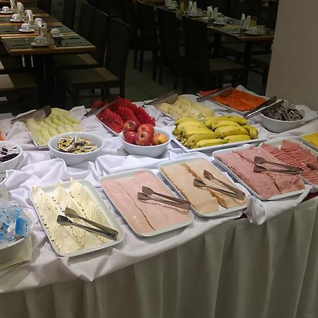 Hotel Atlantico Travel Copacabana Ріо-де-Жанейро Екстер'єр фото Breakfast buffet at a hotel