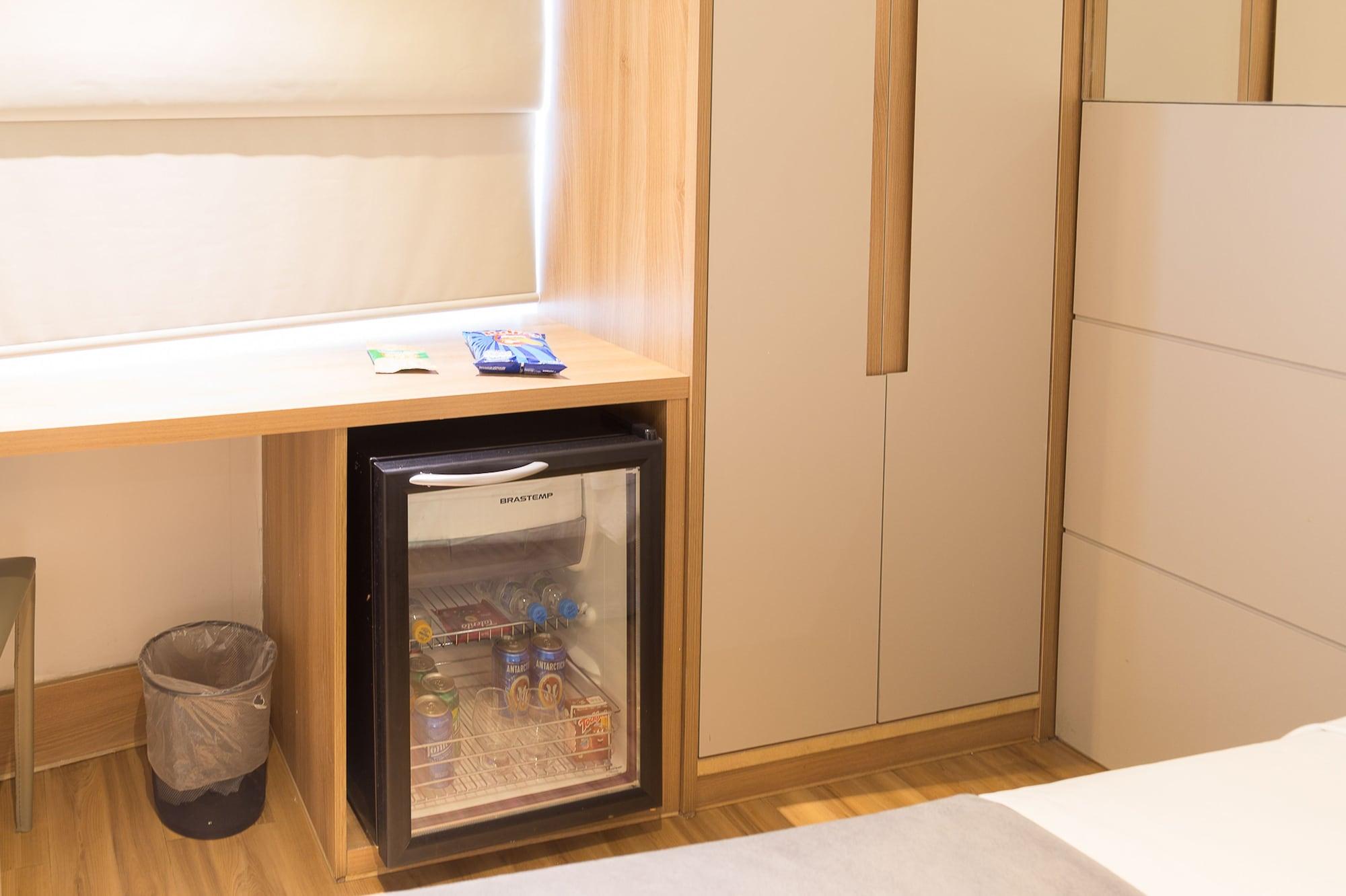 Hotel Atlantico Travel Copacabana Ріо-де-Жанейро Екстер'єр фото A refrigerator in a hotel room